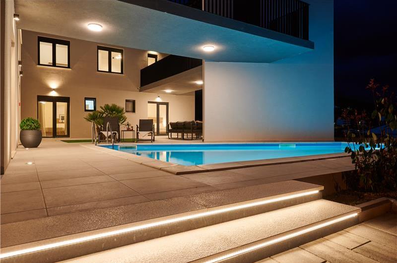 6 bedroom villa with heated pool near Omis, sleeps 12