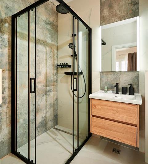 6 bedroom villa with heated pool near Omis, sleeps 12