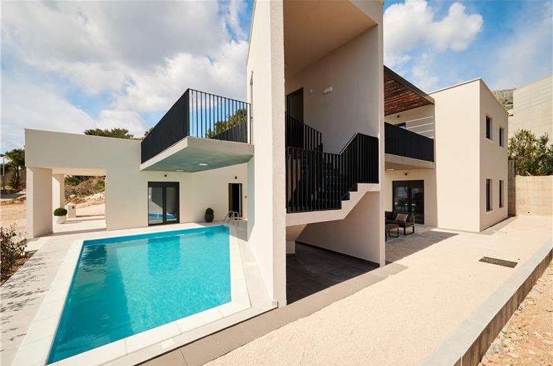 6 bedroom villa with heated pool near Omis, sleeps 12