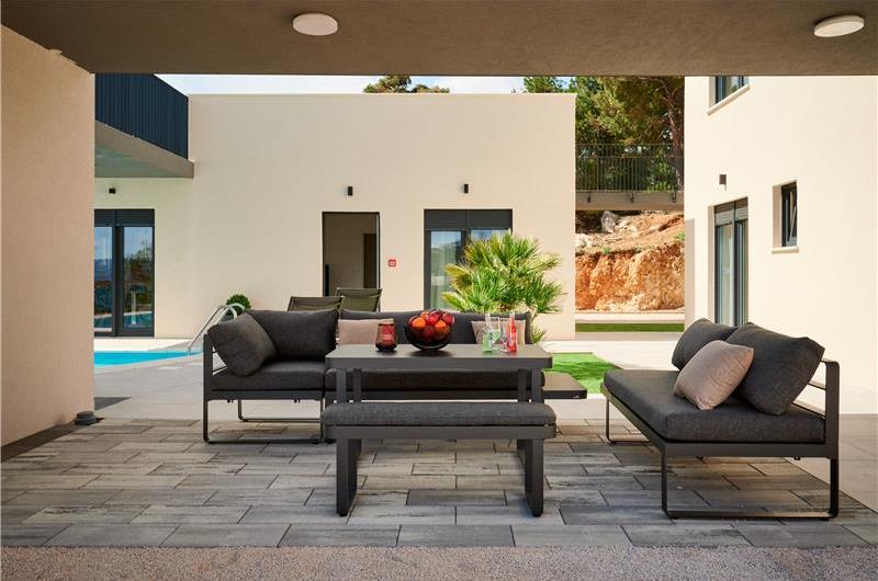 6 bedroom villa with heated pool near Omis, sleeps 12