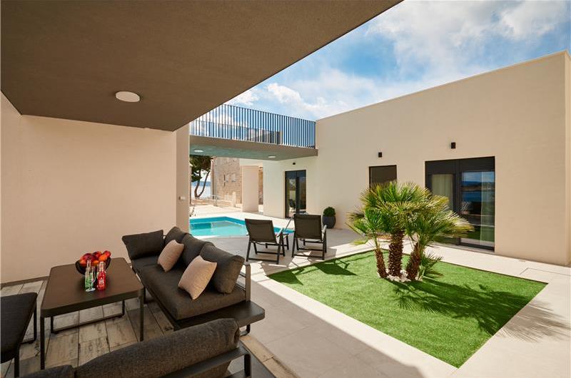 6 bedroom villa with heated pool near Omis, sleeps 12