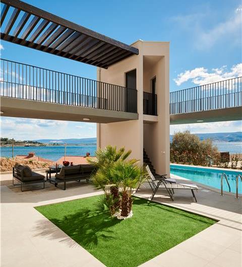 6 bedroom villa with heated pool near Omis, sleeps 12