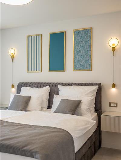 4 bedroom villa with heated pool and sea view in Vinišće, sleeps 8