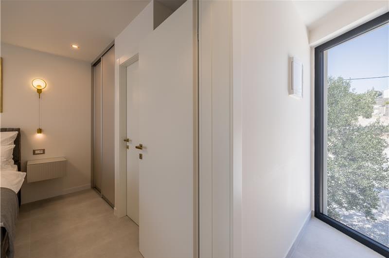 4 bedroom villa with heated pool and sea view in Vinišće, sleeps 8