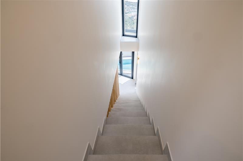 4 bedroom villa with heated pool and sea view in Vinišće, sleeps 8