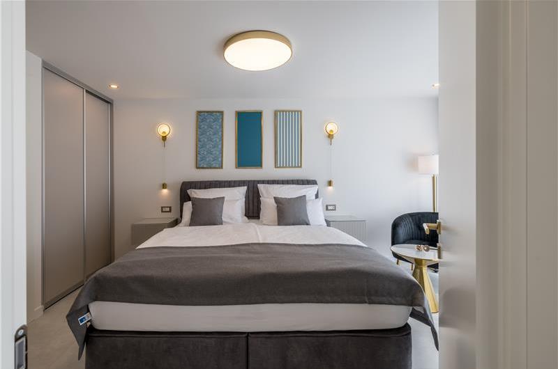 4 bedroom villa with heated pool and sea view in Vinišće, sleeps 8