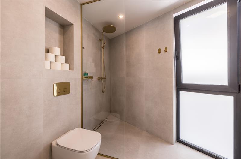 4 bedroom villa with heated pool and sea view in Vinišće, sleeps 8