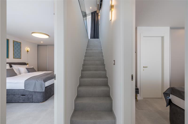 4 bedroom villa with heated pool and sea view in Vinišće, sleeps 8