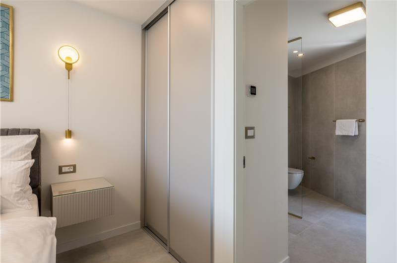 4 bedroom villa with heated pool and sea view in Vinišće, sleeps 8