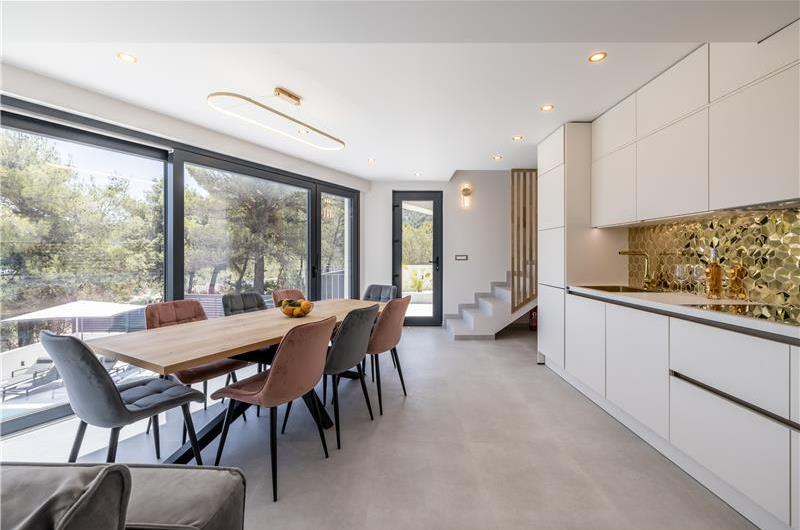 4 bedroom villa with heated pool and sea view in Vinišće, sleeps 8