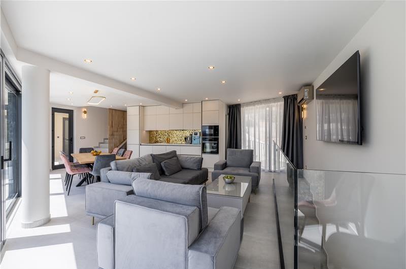 4 bedroom villa with heated pool and sea view in Vinišće, sleeps 8