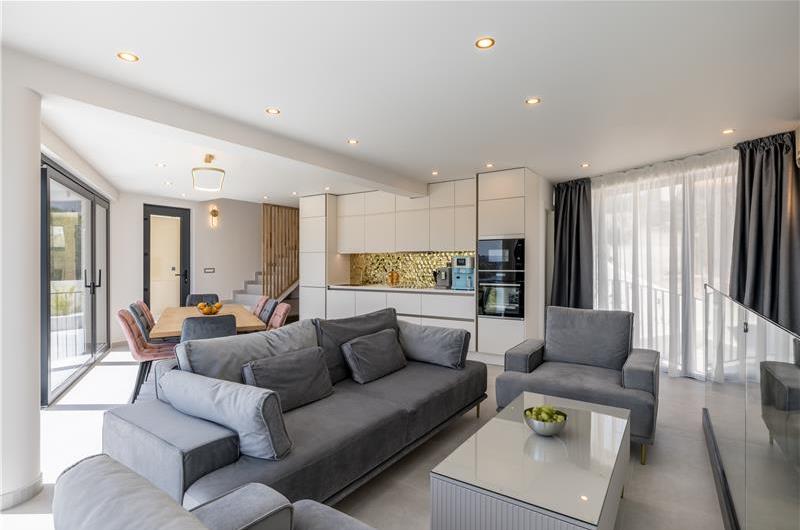 4 bedroom villa with heated pool and sea view in Vinišće, sleeps 8