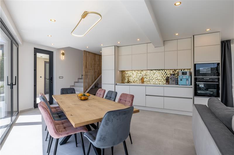 4 bedroom villa with heated pool and sea view in Vinišće, sleeps 8