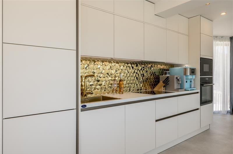 4 bedroom villa with heated pool and sea view in Vinišće, sleeps 8