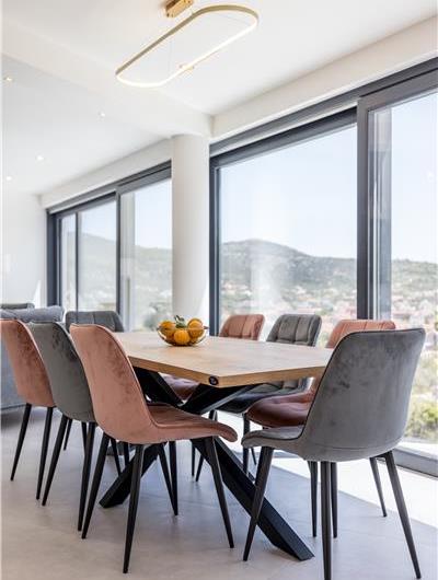 4 bedroom villa with heated pool and sea view in Vinišće, sleeps 8