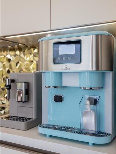 4 bedroom villa with heated pool and sea view in Vinišće, sleeps 8