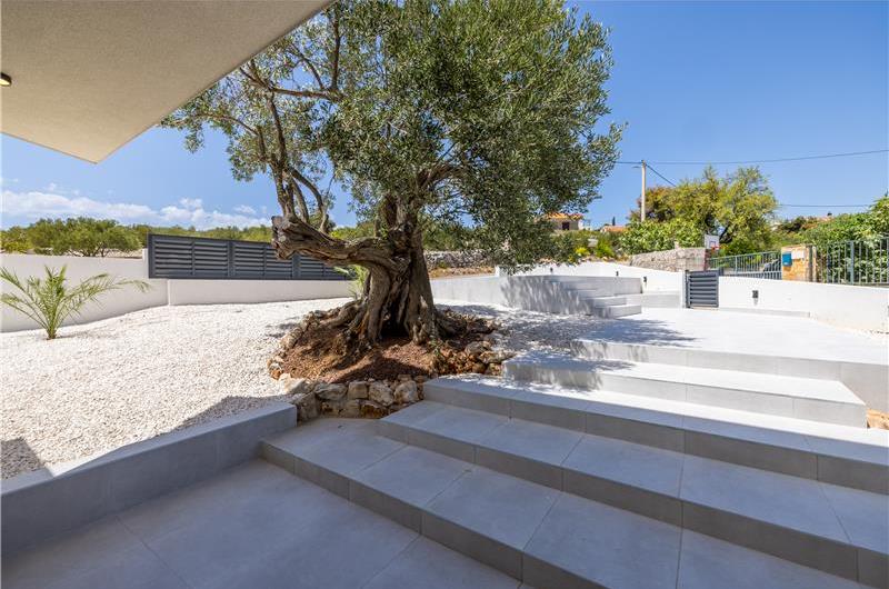 4 bedroom villa with heated pool and sea view in Vinišće, sleeps 8