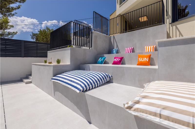 4 bedroom villa with heated pool and sea view in Vinišće, sleeps 8