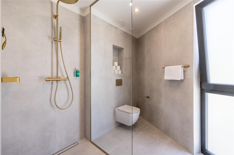 4 bedroom villa with heated pool and sea view in Vinišće, sleeps 8