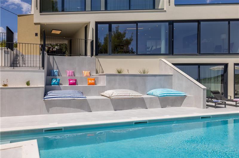 4 bedroom villa with heated pool and sea view in Vinišće, sleeps 8