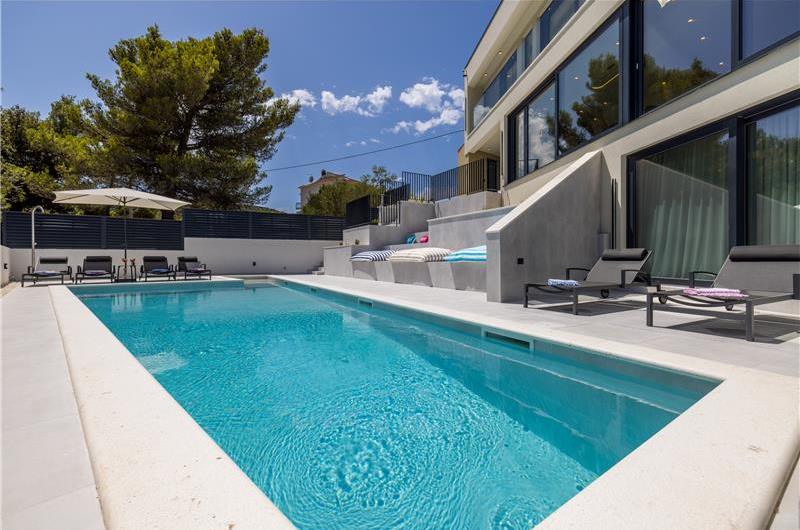 4 bedroom villa with heated pool and sea view in Vinišće, sleeps 8