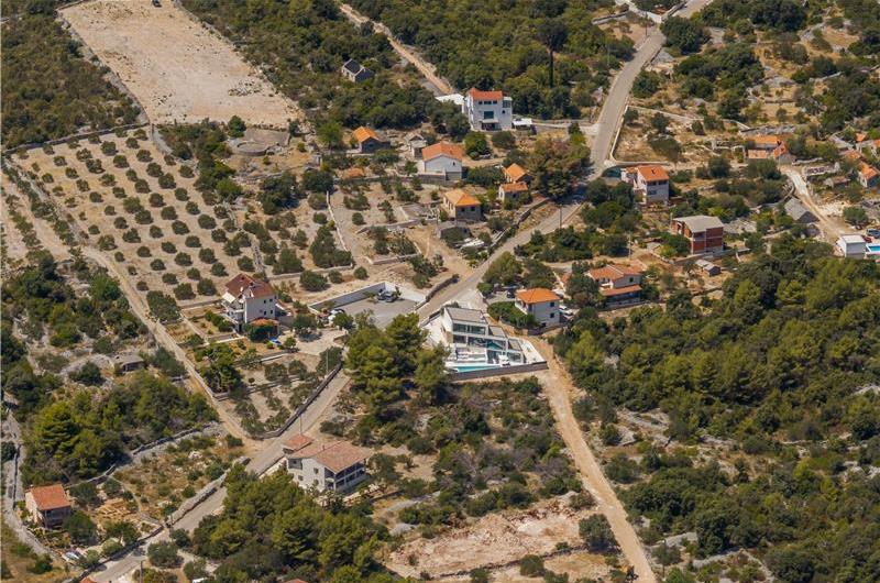 4 bedroom villa with heated pool and sea view in Vinišće, sleeps 8