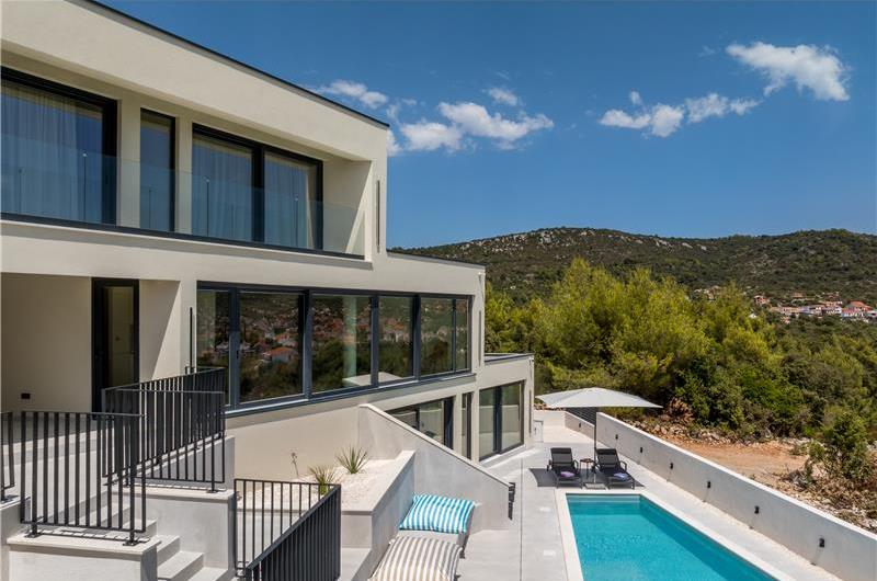 4 bedroom villa with heated pool and sea view in Vinišće, sleeps 8
