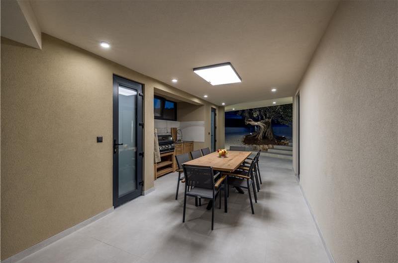 4 bedroom villa with heated pool and sea view in Vinišće, sleeps 8