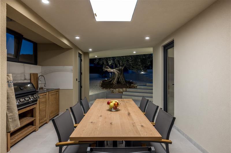 4 bedroom villa with heated pool and sea view in Vinišće, sleeps 8