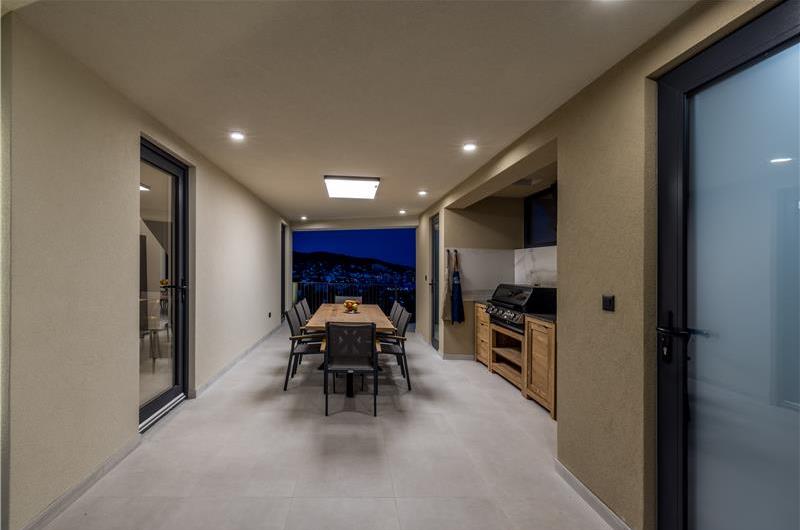 4 bedroom villa with heated pool and sea view in Vinišće, sleeps 8