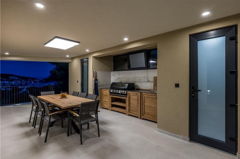 4 bedroom villa with heated pool and sea view in Vinišće, sleeps 8