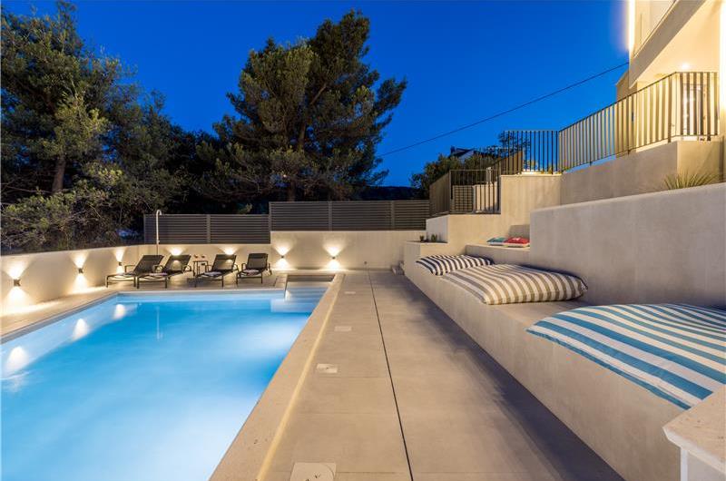 4 bedroom villa with heated pool and sea view in Vinišće, sleeps 8