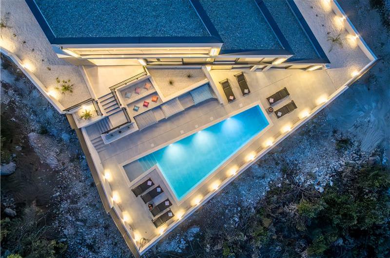 4 bedroom villa with heated pool and sea view in Vinišće, sleeps 8