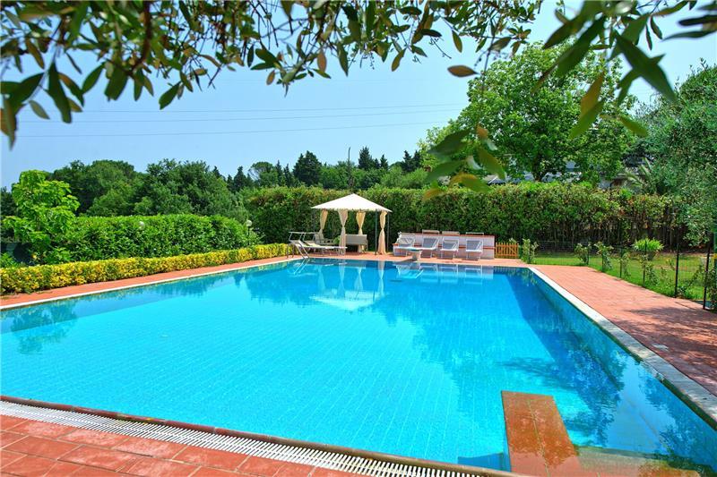 Villa in Tuscany, photograph 1
