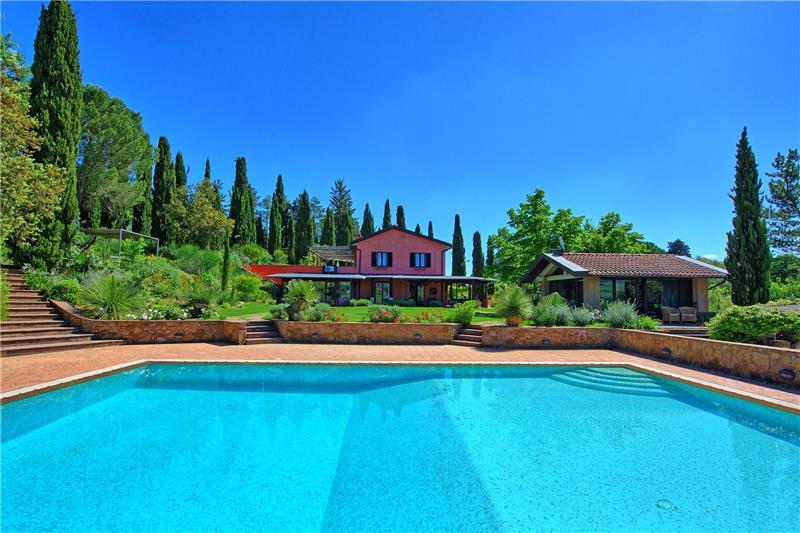 Villa in Tuscany, photograph 1