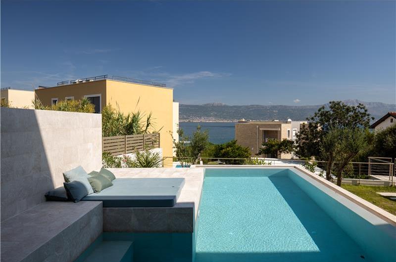 4 Bedroom Luxury Villa with Heated Pool and boat mooring, Ciovo near Trogir – Sleeps 8