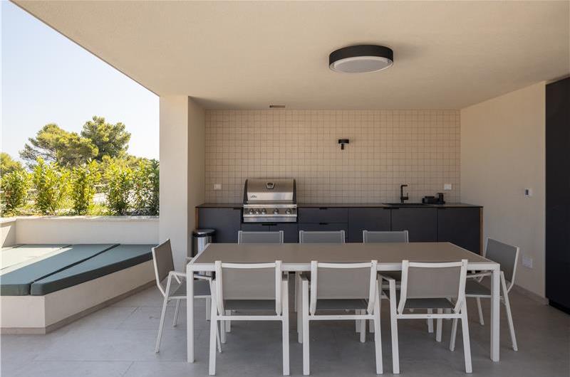 4 Bedroom Luxury Villa with Heated Pool and boat mooring, Ciovo near Trogir – Sleeps 8