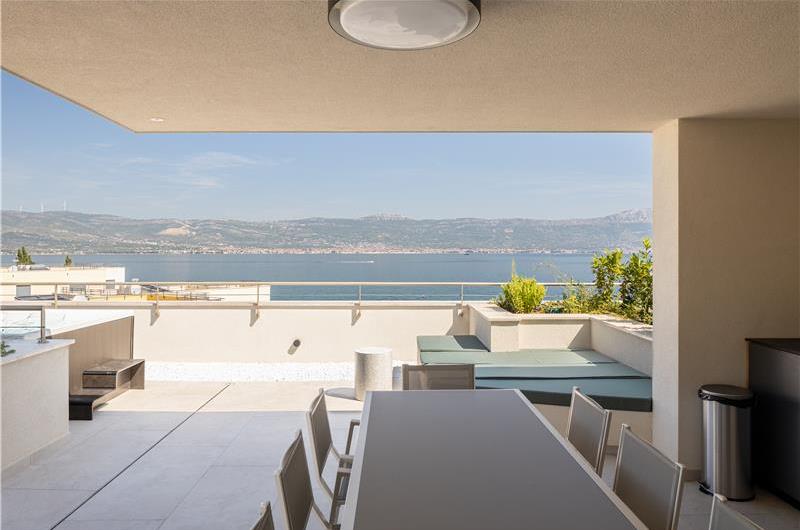 4 Bedroom Luxury Villa with Heated Pool and boat mooring, Ciovo near Trogir – Sleeps 8