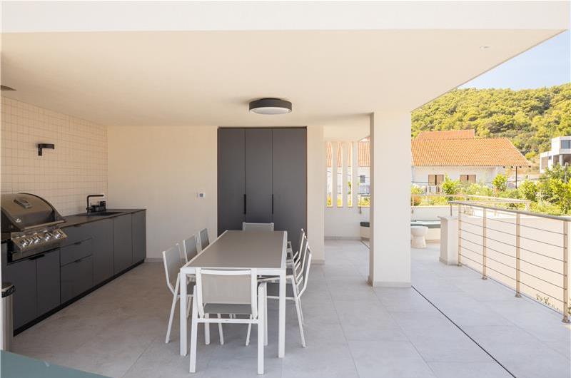 4 Bedroom Luxury Villa with Heated Pool and boat mooring, Ciovo near Trogir – Sleeps 8