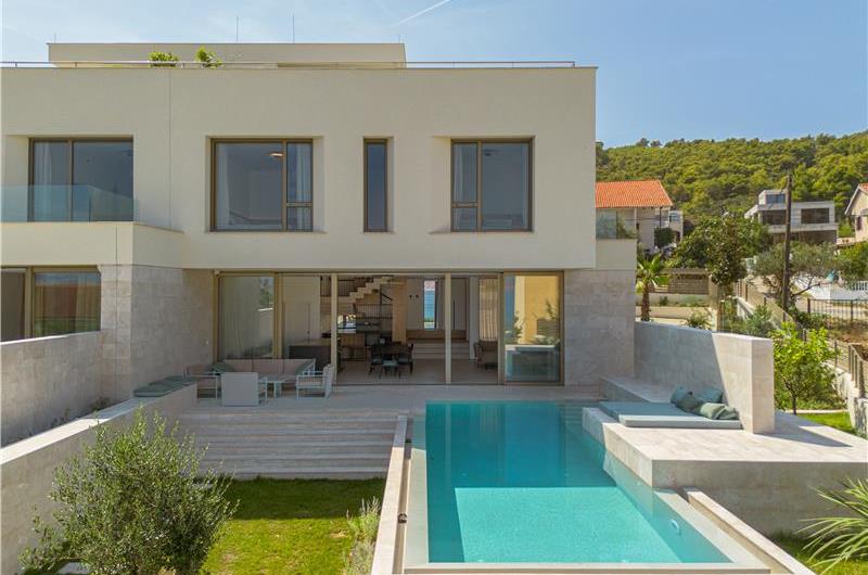 4 Bedroom Luxury Villa with Heated Pool and boat mooring, Ciovo near Trogir – Sleeps 8