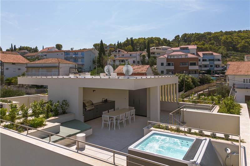 4 Bedroom Luxury Villa with Heated Pool and boat mooring, Ciovo near Trogir – Sleeps 8