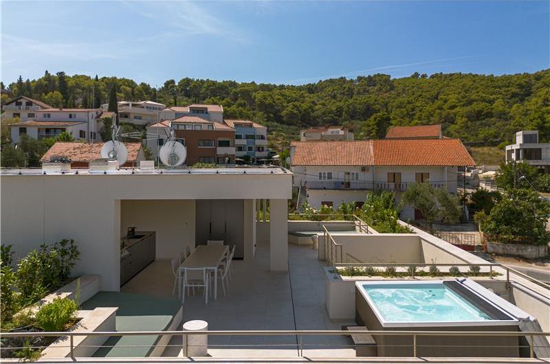 4 Bedroom Luxury Villa with Heated Pool and boat mooring, Ciovo near Trogir – Sleeps 8