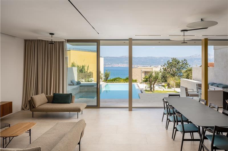 4 Bedroom Luxury Villa with Heated Pool and boat mooring, Ciovo near Trogir – Sleeps 8