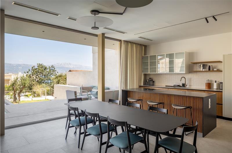 4 Bedroom Luxury Villa with Heated Pool and boat mooring, Ciovo near Trogir – Sleeps 8