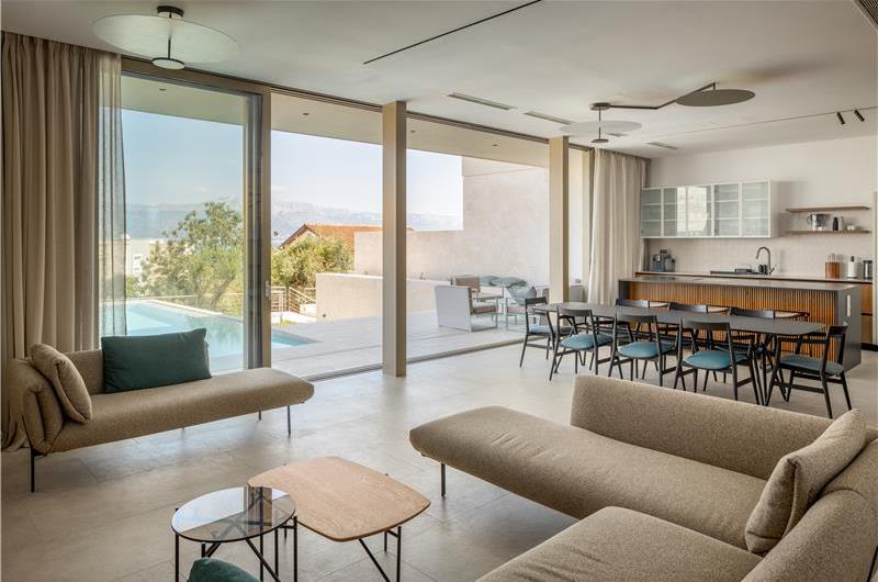 4 Bedroom Luxury Villa with Heated Pool and boat mooring, Ciovo near Trogir – Sleeps 8