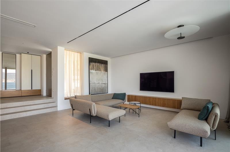 4 Bedroom Luxury Villa with Heated Pool and boat mooring, Ciovo near Trogir – Sleeps 8