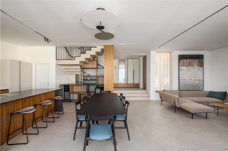 4 Bedroom Luxury Villa with Heated Pool and boat mooring, Ciovo near Trogir – Sleeps 8