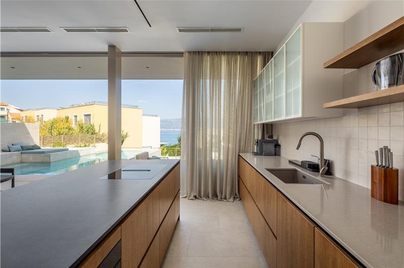 4 Bedroom Luxury Villa with Heated Pool and boat mooring, Ciovo near Trogir – Sleeps 8