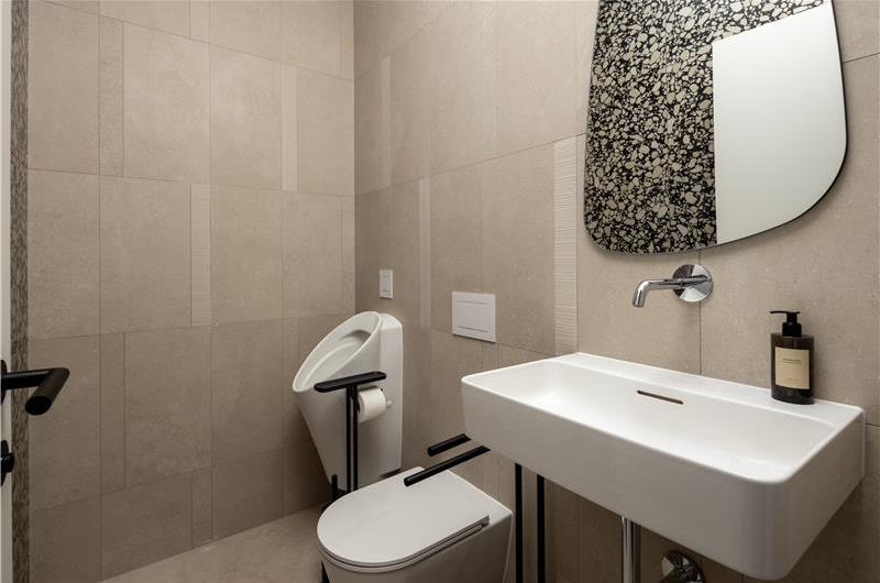 4 Bedroom Luxury Villa with Heated Pool and boat mooring, Ciovo near Trogir – Sleeps 8