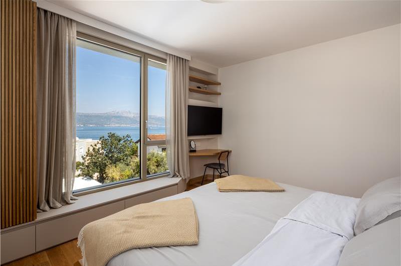 4 Bedroom Luxury Villa with Heated Pool and boat mooring, Ciovo near Trogir – Sleeps 8